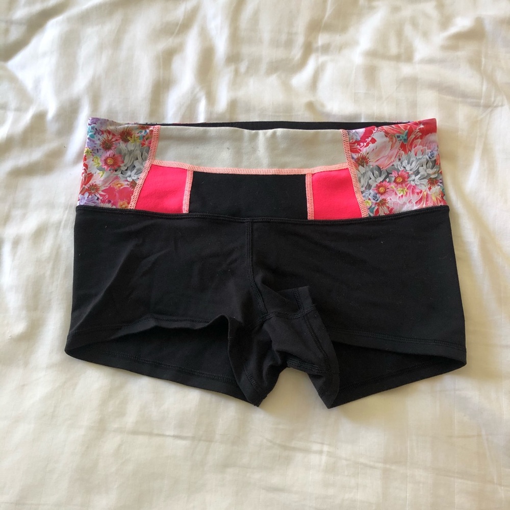 Lululemon stretchy booty shorts